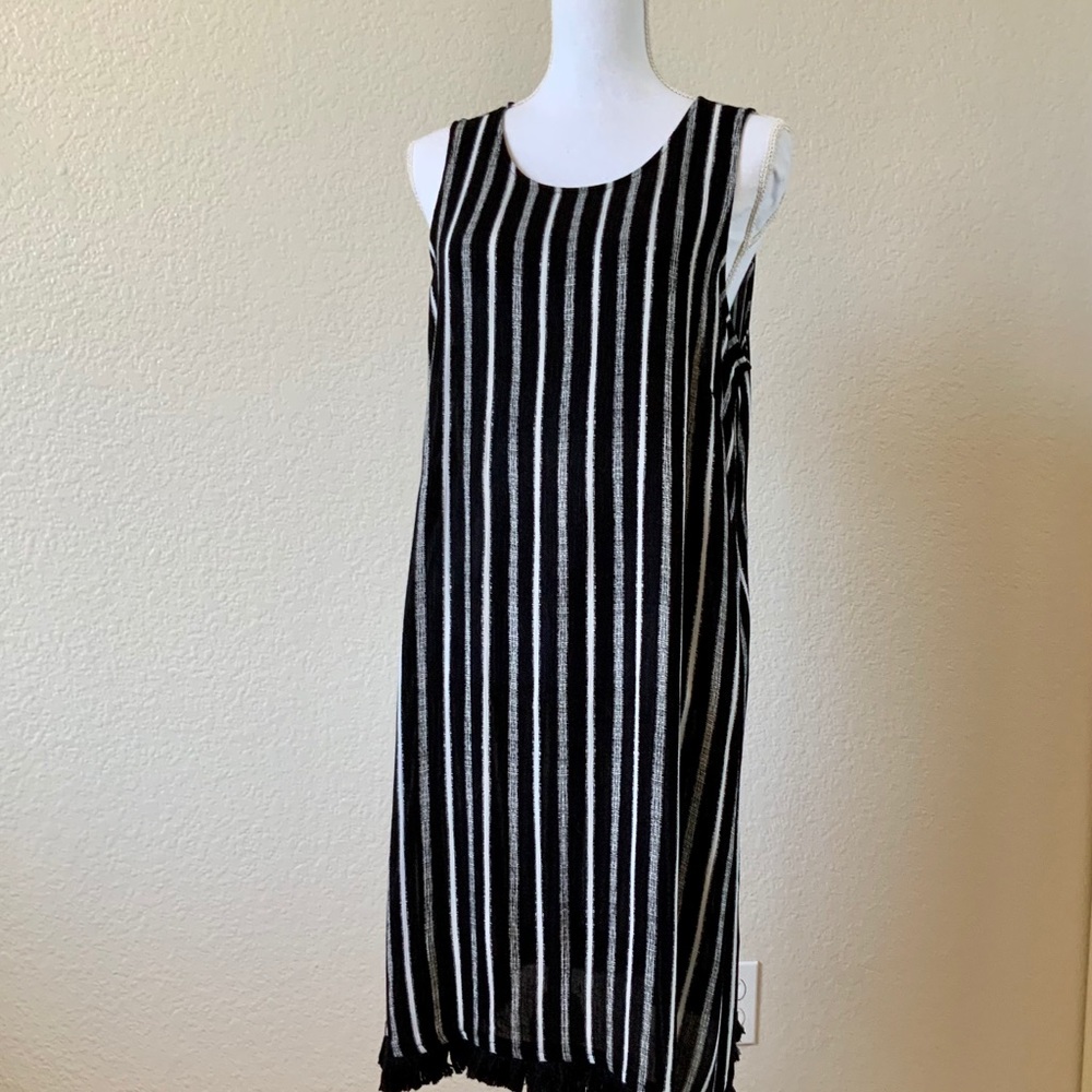 Sam and Jess Black and White Sleeveless Dress